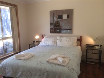 Australian Home Away @ Doncaster Andersons Creek 2 - New Castle Holiday 3