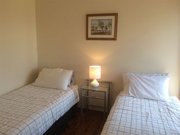 Australian Home Away @ Doncaster Andersons Creek 2 - New Castle Holiday 5