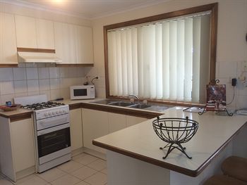 Australian Home Away @ Doncaster Andersons Creek 2 - New Castle Holiday 7