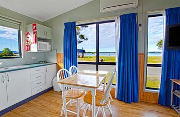 South Coast Retreat - New Castle Holiday 4