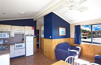South Coast Retreat - New Castle Holiday 8