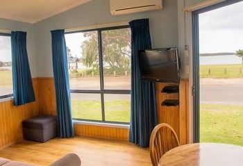 South Coast Retreat - New Castle Holiday 43