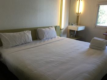 Ibis Budget St Peters - New Castle Holiday 1