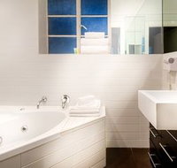 Crest On Barkly Serviced Apartments - New Castle Holiday