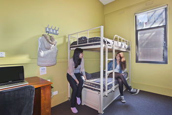 Melbourne Central YHA - Hostel - New Castle Holiday 1
