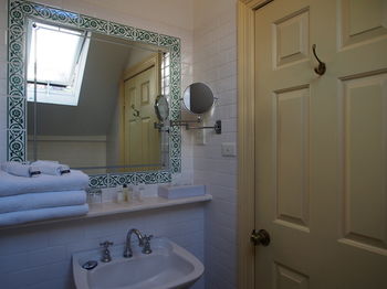 Simpson Of Potts Point - New Castle Holiday 24