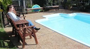 Elfin Hill Country Accommodation - New Castle Holiday 19