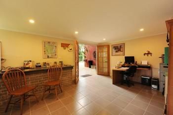 Rooftops Bed & Breakfast - New Castle Holiday 4