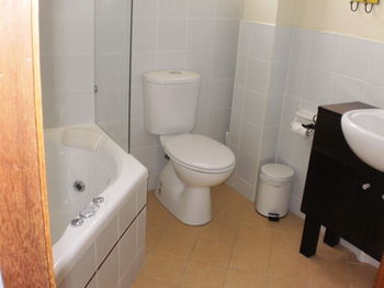 Rooftops Bed & Breakfast - New Castle Holiday 17
