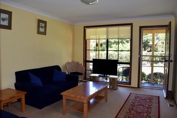 Katoomba Townhouses - New Castle Holiday 13