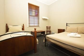 Peden's Hotel - New Castle Holiday 0