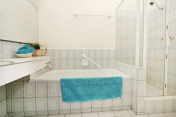 Wattle Holiday Rental - New Castle Holiday 0