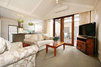 Wattle Holiday Rental - New Castle Holiday 6