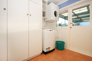 Roseland Holiday House - New Castle Holiday 8