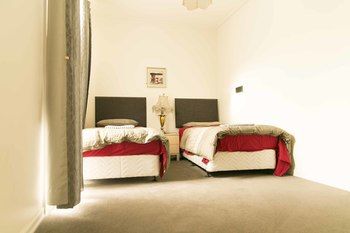 Hawthorn Holiday House - New Castle Holiday 8