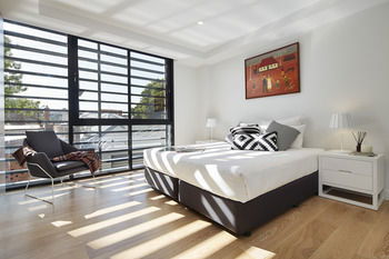 381 Cremorne - New Castle Holiday 1