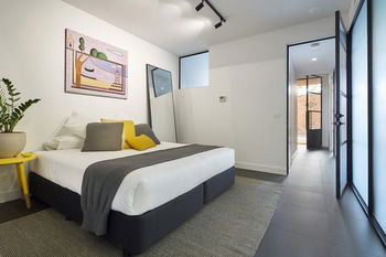 381 Cremorne - New Castle Holiday 7