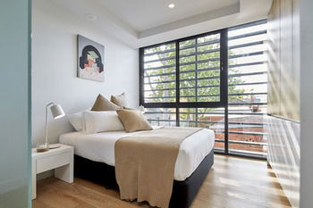 381 Cremorne - New Castle Holiday 8