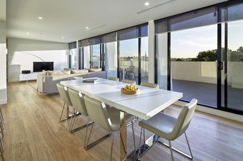 381 Cremorne - New Castle Holiday 29