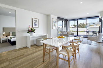 381 Cremorne - New Castle Holiday 43