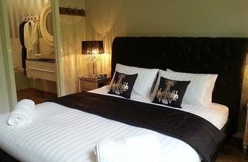 Belle Le Vie - New Castle Holiday 2