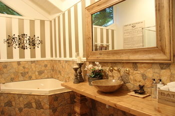 Belle Le Vie - New Castle Holiday 24