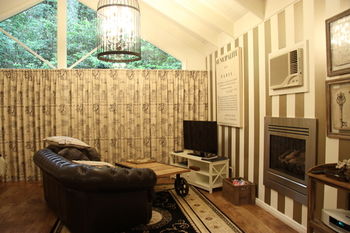 Belle Le Vie - New Castle Holiday 25