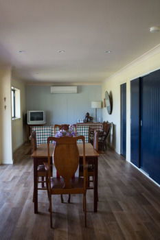 The Wattle Lodge - New Castle Holiday 13