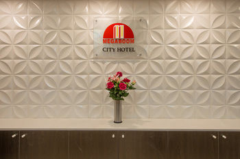 Megaboom City Hotel - New Castle Holiday 1