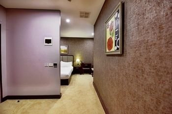 Megaboom City Hotel - New Castle Holiday 9