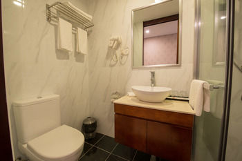Megaboom City Hotel - New Castle Holiday 30