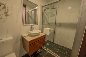 Megaboom City Hotel - New Castle Holiday 41