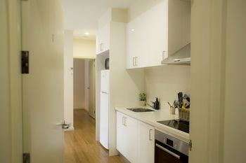 City Edge Town Apartments - New Castle Holiday 9