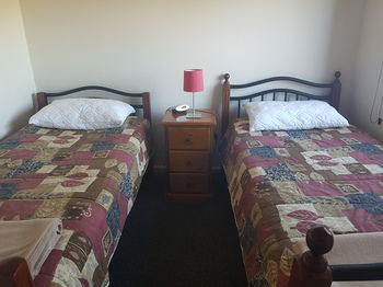 Bentley Waterfront Motel & Cottages - New Castle Holiday 24