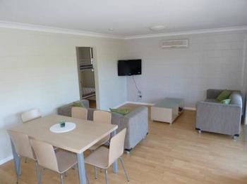 Emerald Apartment - New Castle Holiday 4