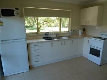 Emerald Apartment - New Castle Holiday 7