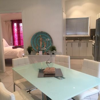 Sydney Executive Garden Villa - New Castle Holiday 24