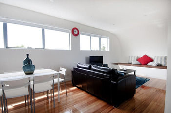 Position Perfect - New Castle Holiday 16