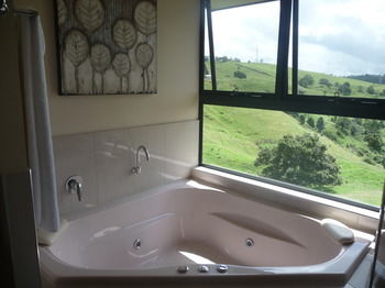 Bald Knob QLD New Castle Holiday