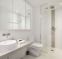 Melbourne Fully Self Contained Modern Studio Apartment 4505B - New Castle Holiday