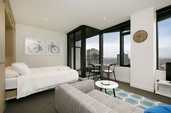 Melbourne Fully Self Contained Modern Studio Apartment 4505B - New Castle Holiday 3