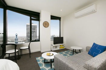Melbourne Fully Self Contained Modern Studio Apartment 4505B - New Castle Holiday 4