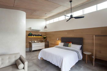 Studio 367 - New Castle Holiday 3