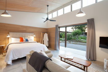 Studio 367 - New Castle Holiday 13