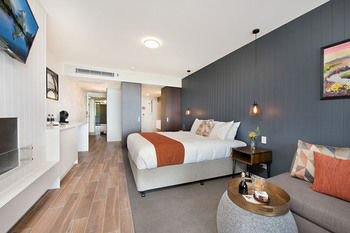 Altitude On Montville - New Castle Holiday 42