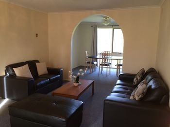 Australian Home Away At East Doncaster - New Castle Holiday 17