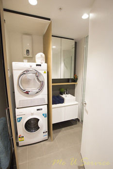 Carlson View Apartments - 315 LaTrobe St - New Castle Holiday 3