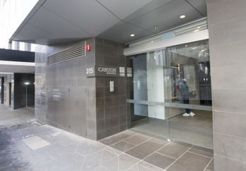 Carlson View Apartments - 315 LaTrobe St - New Castle Holiday 4