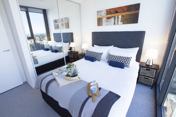 Carlson View Apartments - 315 LaTrobe St - New Castle Holiday 6