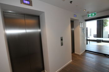 Carlson View Apartments - 315 LaTrobe St - New Castle Holiday 11